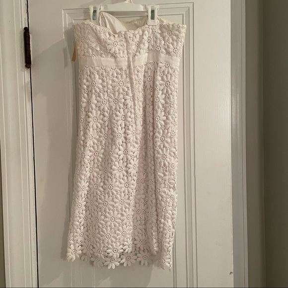 strapless white Lilly Pulitzer dress flower design - Picture 4 of 4
